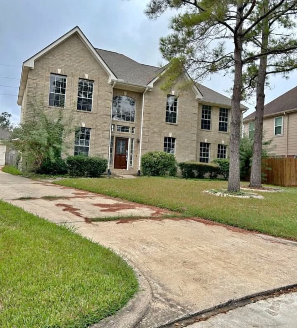 Lawn before Myke Landscaping